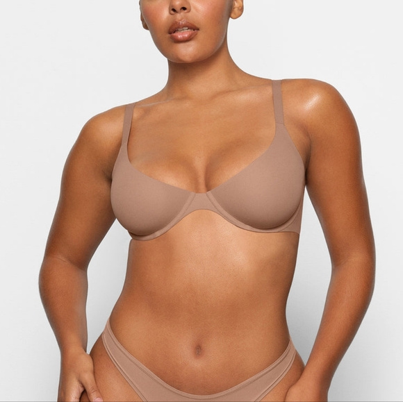 Skims Fits Everybody Scoop Plunge Bra in Sienna - Picture 1 of 2